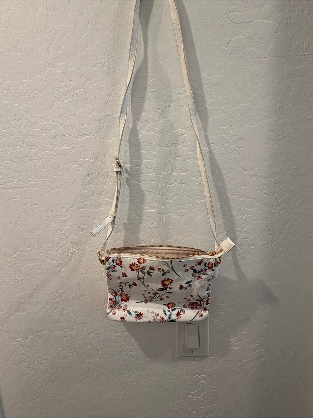 LC Lauren Conrad White Floral Crossbody with Adjustable Strap